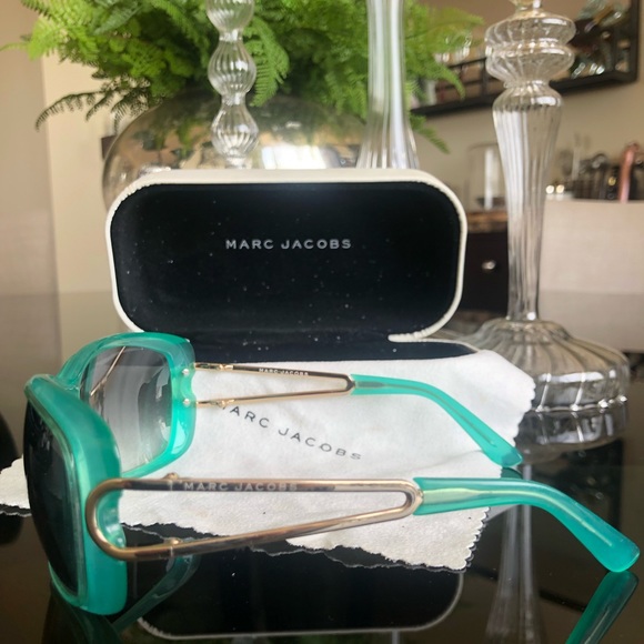 Marc Jacobs Accessories - Marc Jacobs Sunnies Authentic Marc Jacobs Accessories - Marc Jacobs Sunnies Authentic
